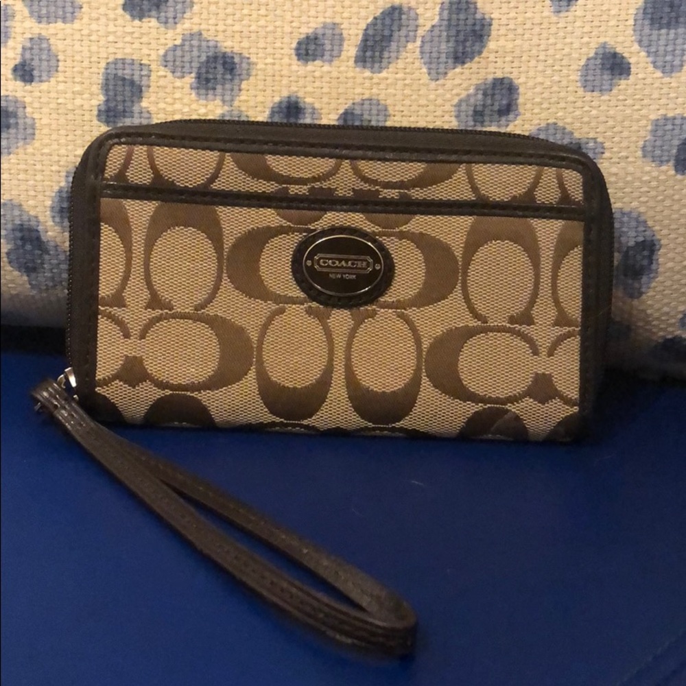 Authentic COACH wristlet/wallet